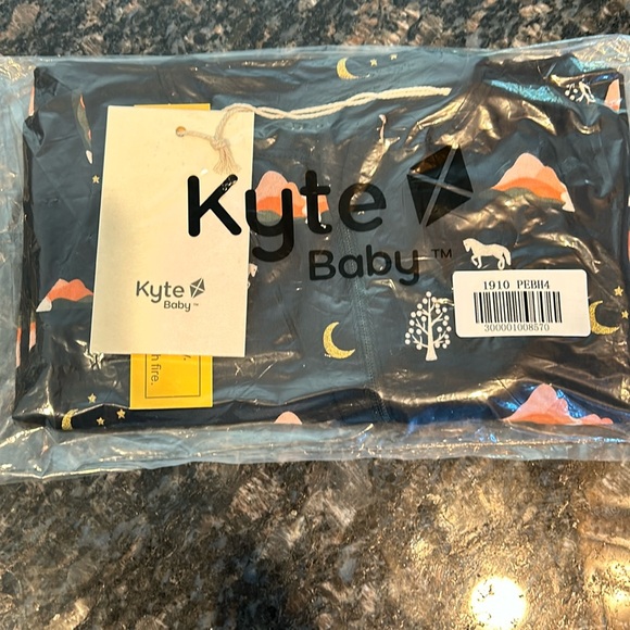 Kyte BABY Other - Kyte baby platinum exclusive in Boho Nightscape Romper size 12-18 months